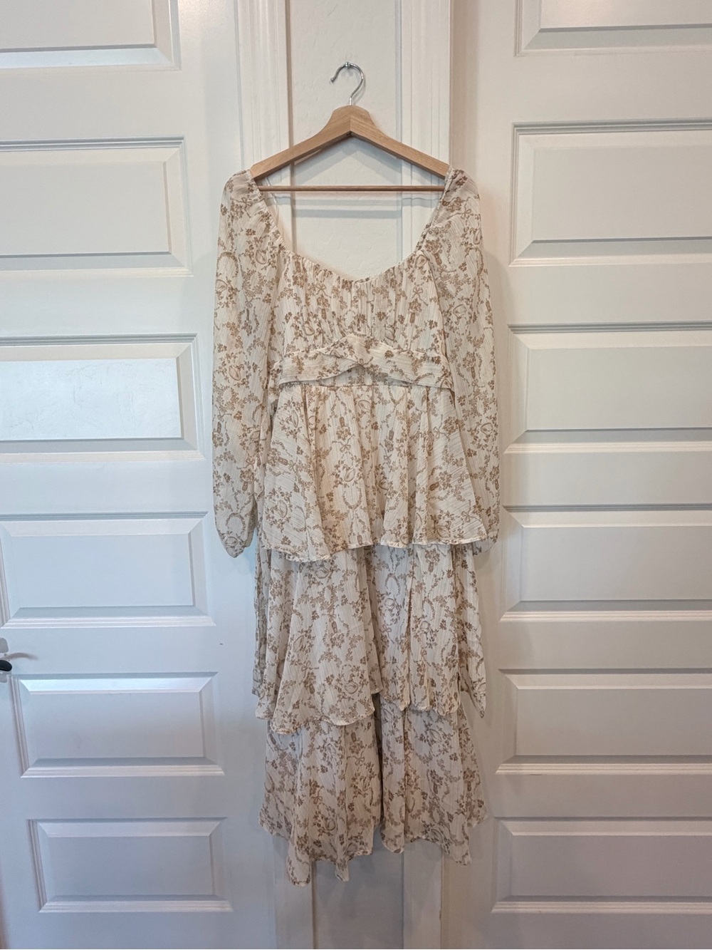 Francesca's Collections Cream Floral Tiered Maxi Dress